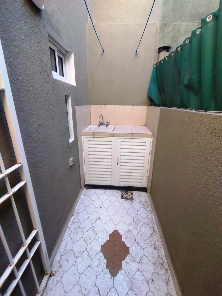 VILLA GESELL ( COSTA ATLANTICA) DEPTO. 2 AMB. AMOBLADO A NUEVO AV. 3 N° 2317 E/ PASEOS 123 Y 124