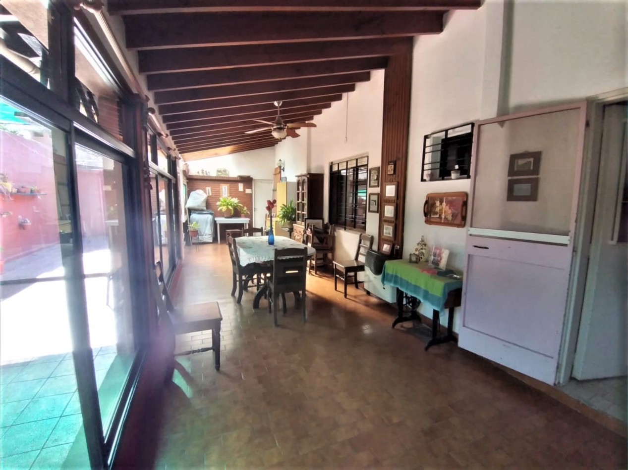 VILLA GESELL (COSTA ATLANTICA) CHALET 4 AMB. AMOBLADO + DEPTO. 2 AMB. A 500 M. DE PLAYA
