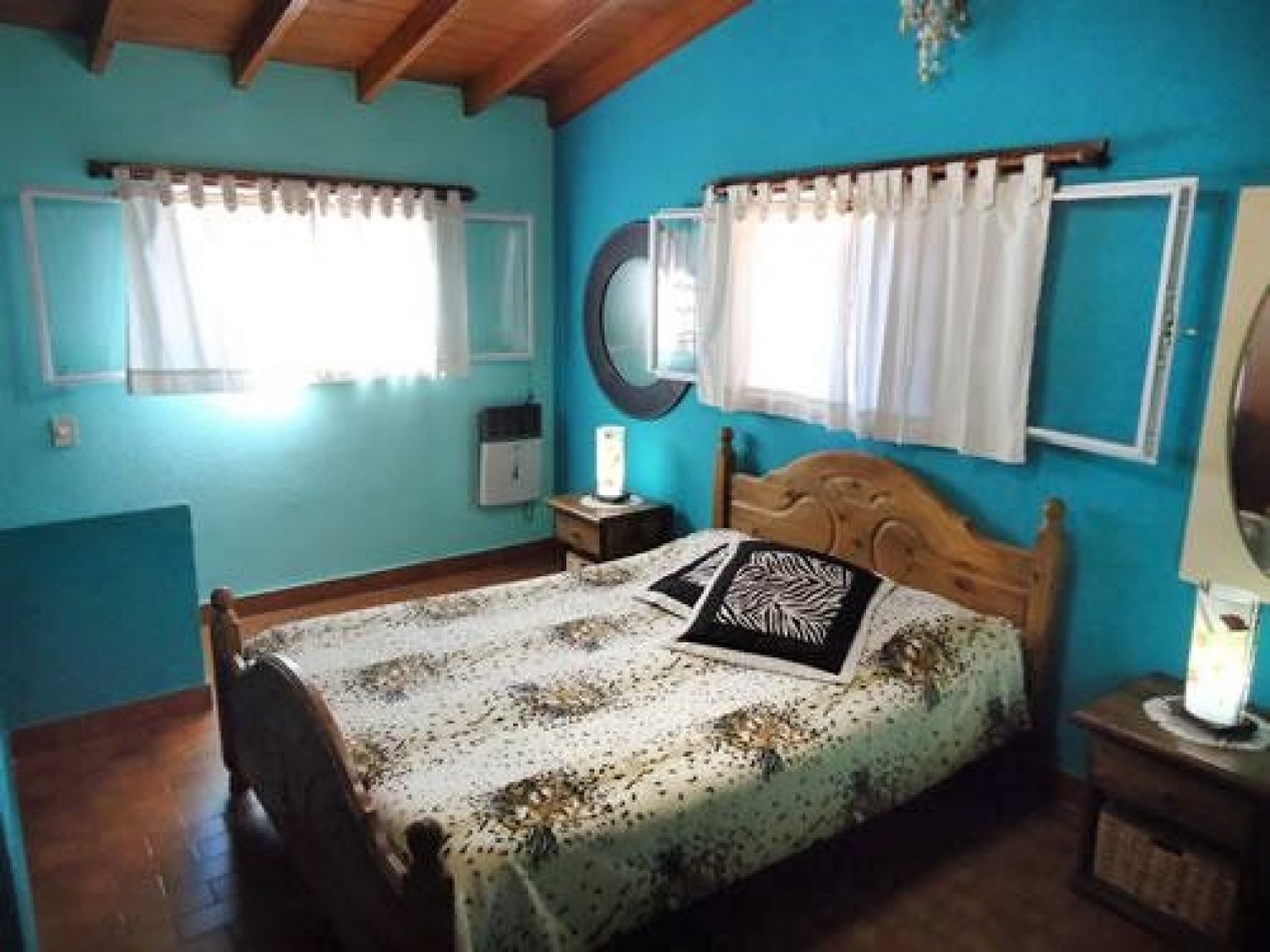 VILLA GESELL (COSTA ATLANTICA) CHALET 4 AMB. AMOBLADO + DEPTO. 2 AMB. A 500 M. DE PLAYA