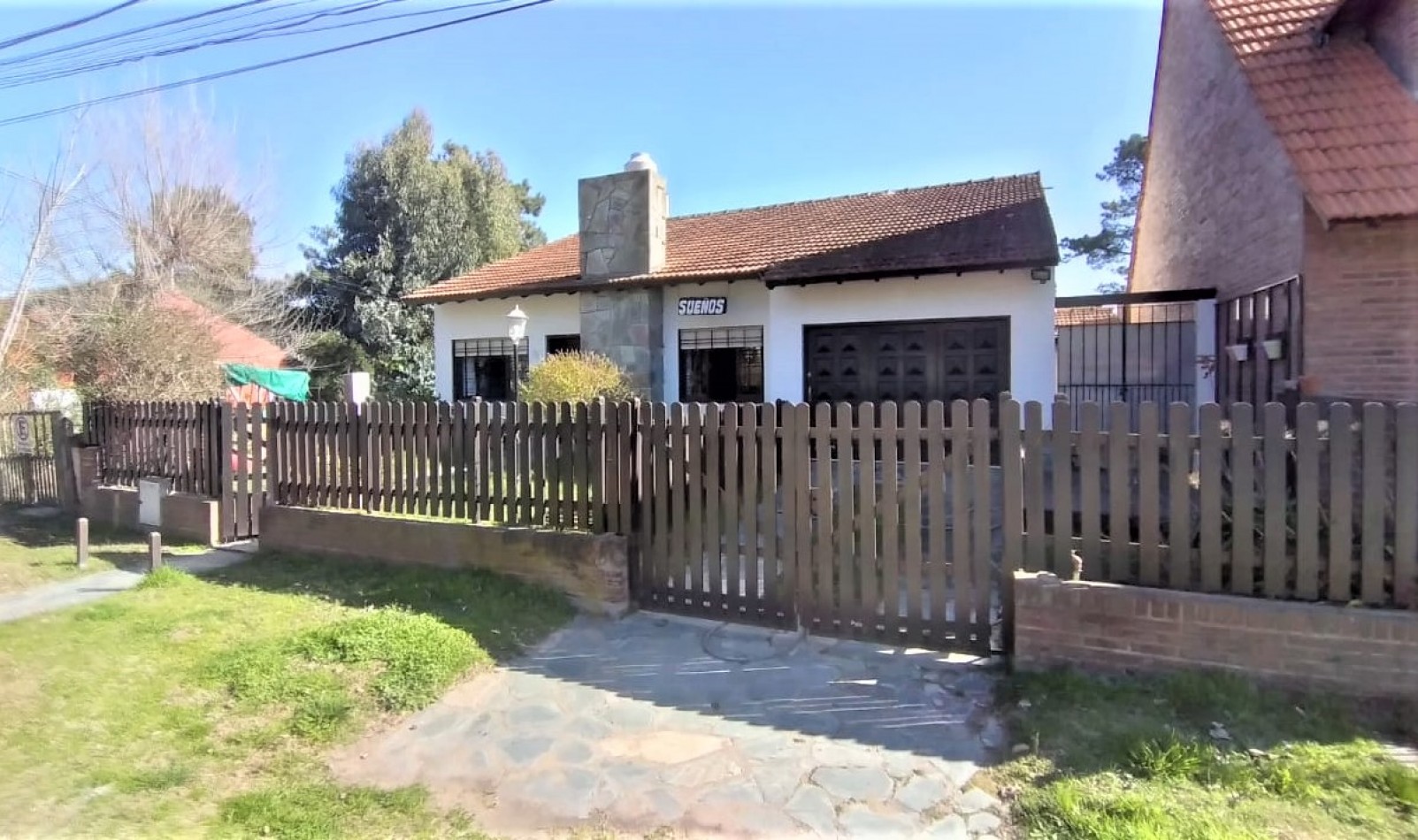VILLA GESELL (COSTA ATLANTICA) CHALET 4 AMB. AMOBLADO + DEPTO. 2 AMB. A 500 M. DE PLAYA