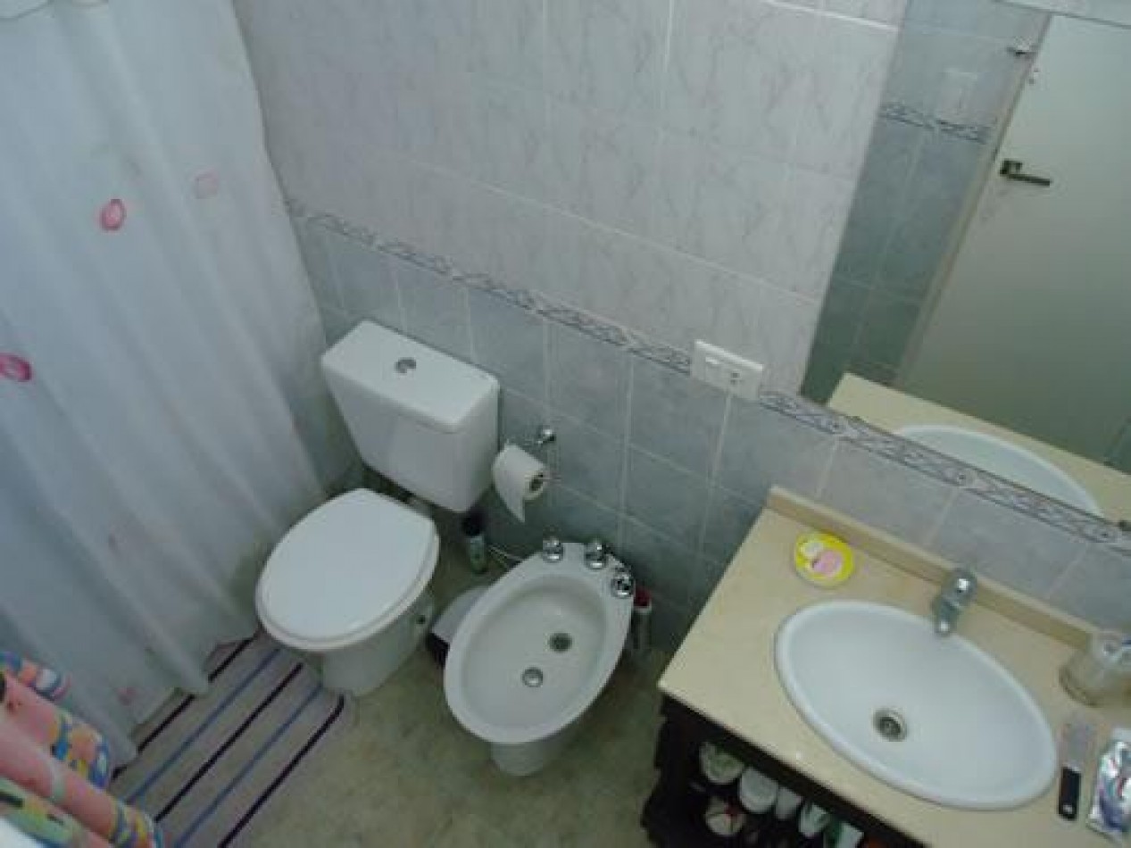 VILLA GESELL (COSTA ATLANTICA) CHALET 4 AMB. AMOBLADO + DEPTO. 2 AMB. A 500 M. DE PLAYA