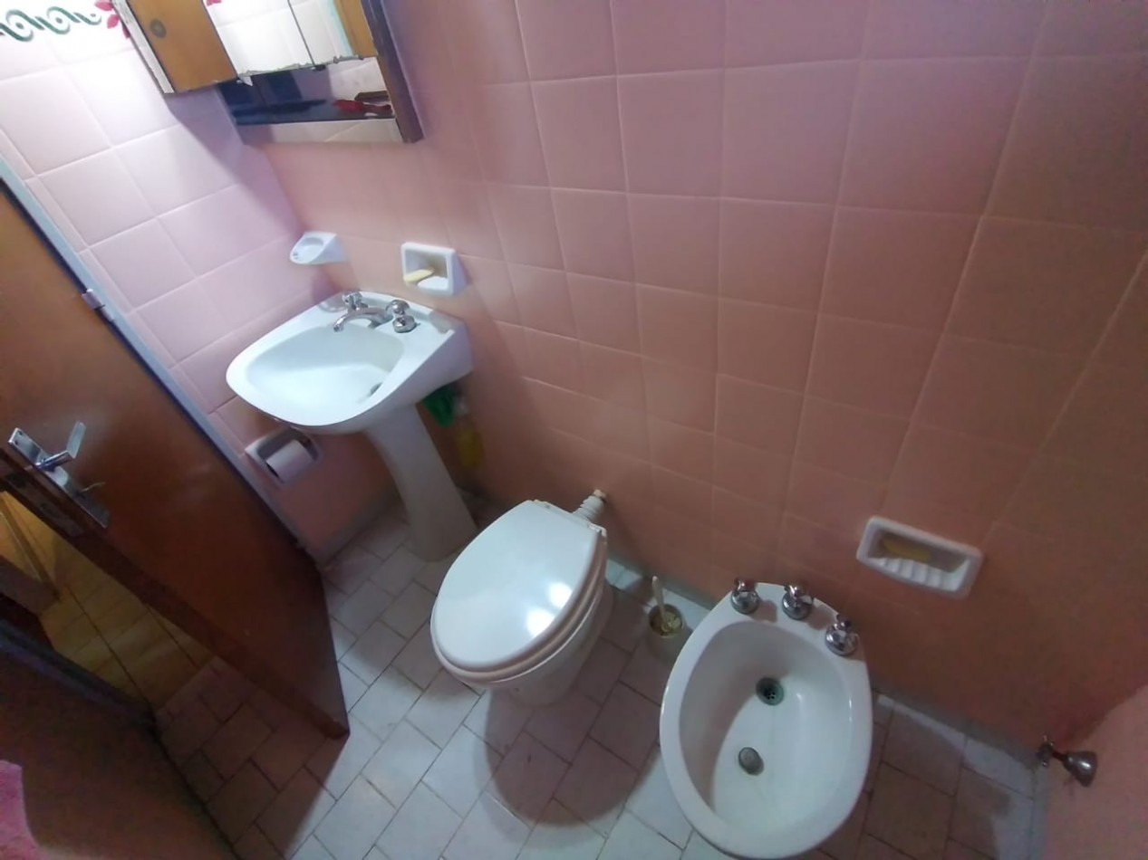 VILLA GESELL (COSTA ATLANTICA) CHALET 4 AMB. AMOBLADO + DEPTO. 2 AMB. A 500 M. DE PLAYA