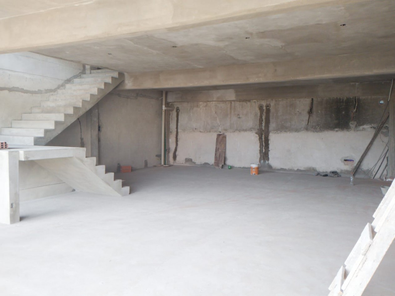IMPONENTE PROPIEDAD LOSA 1300 M2. 3 PLANTAS C/ASCENSOR (CTRO. LOS POLVORINES)