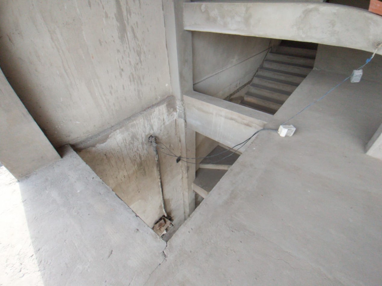 IMPONENTE PROPIEDAD LOSA 1300 M2. 3 PLANTAS C/ASCENSOR (CTRO. LOS POLVORINES)