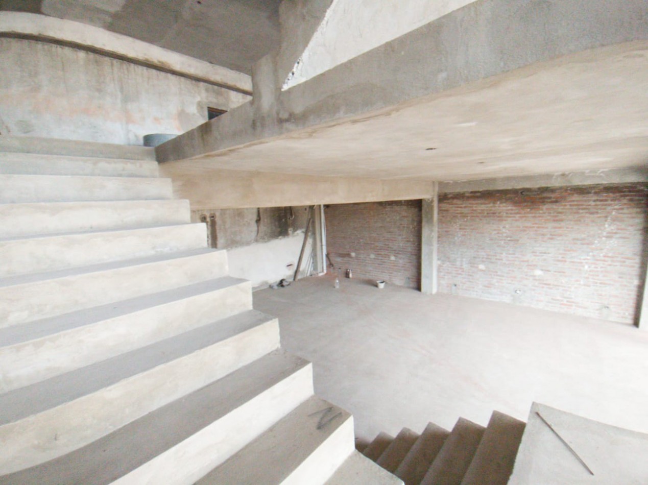 IMPONENTE PROPIEDAD LOSA 1300 M2. 3 PLANTAS C/ASCENSOR (CTRO. LOS POLVORINES)