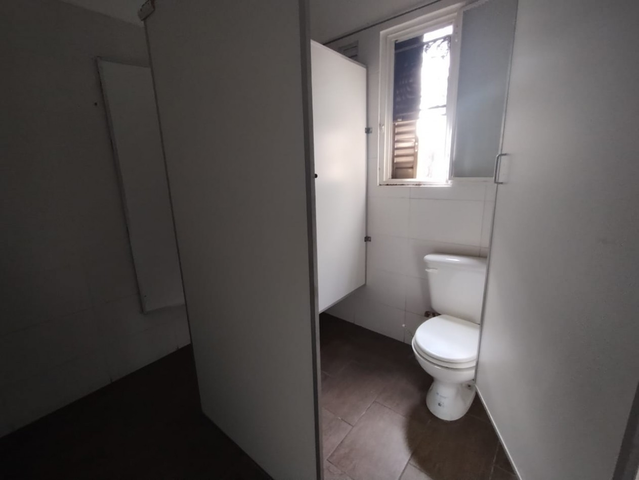 PREDIO UNICO!!! (SAN MIGUEL CTRO.) LOCAL 451 M2. CON DEPOSITO PLANTA ALTA 250 M2.