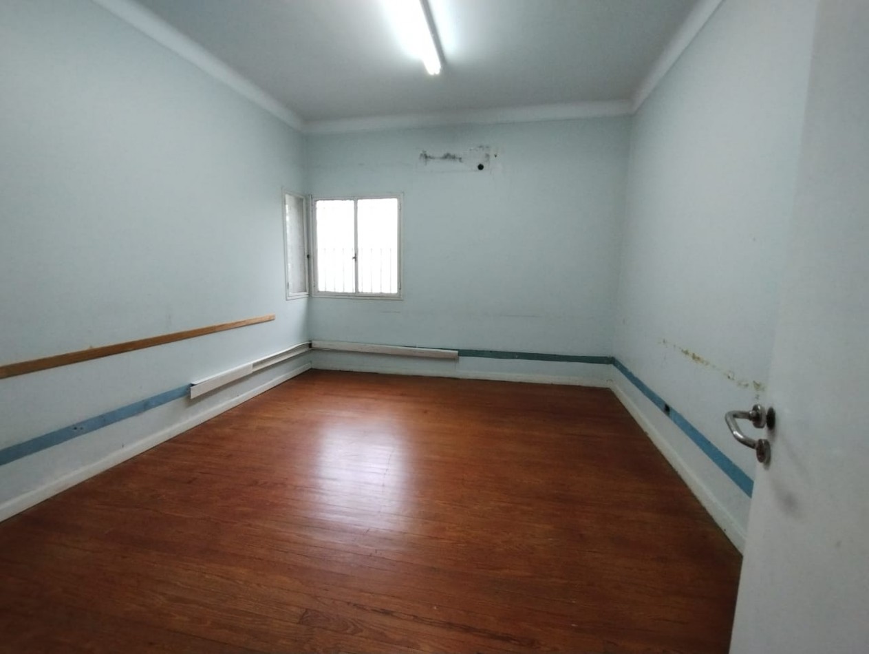 PREDIO UNICO!!! (SAN MIGUEL CTRO.) LOCAL 451 M2. CON DEPOSITO PLANTA ALTA 250 M2.