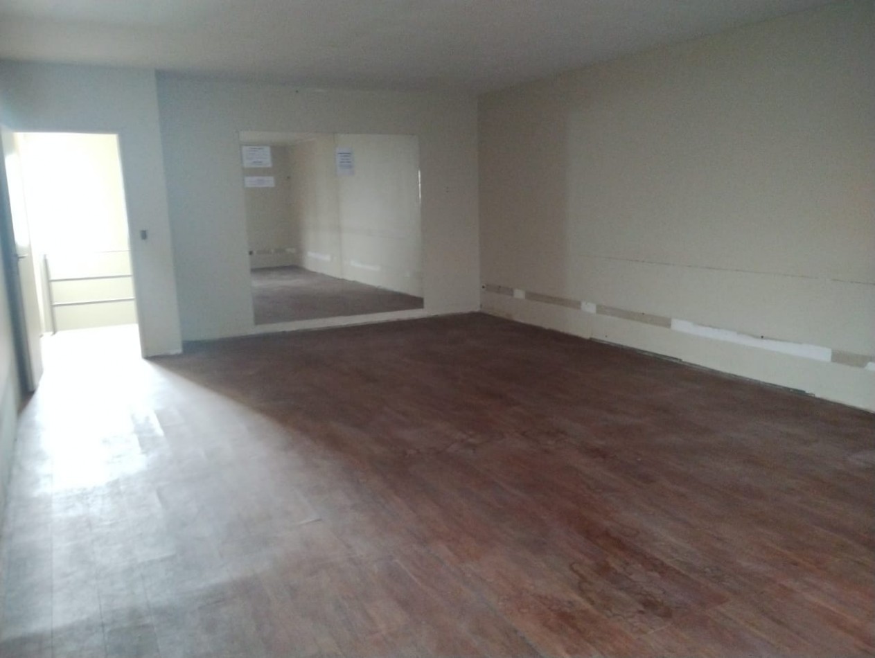 PREDIO UNICO!!! (SAN MIGUEL CTRO.) LOCAL 451 M2. CON DEPOSITO PLANTA ALTA 250 M2.