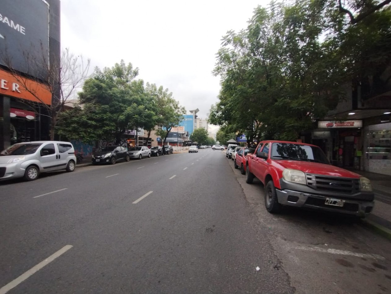 PREDIO UNICO!!! (SAN MIGUEL CTRO.) LOCAL 451 M2. CON DEPOSITO PLANTA ALTA 250 M2.