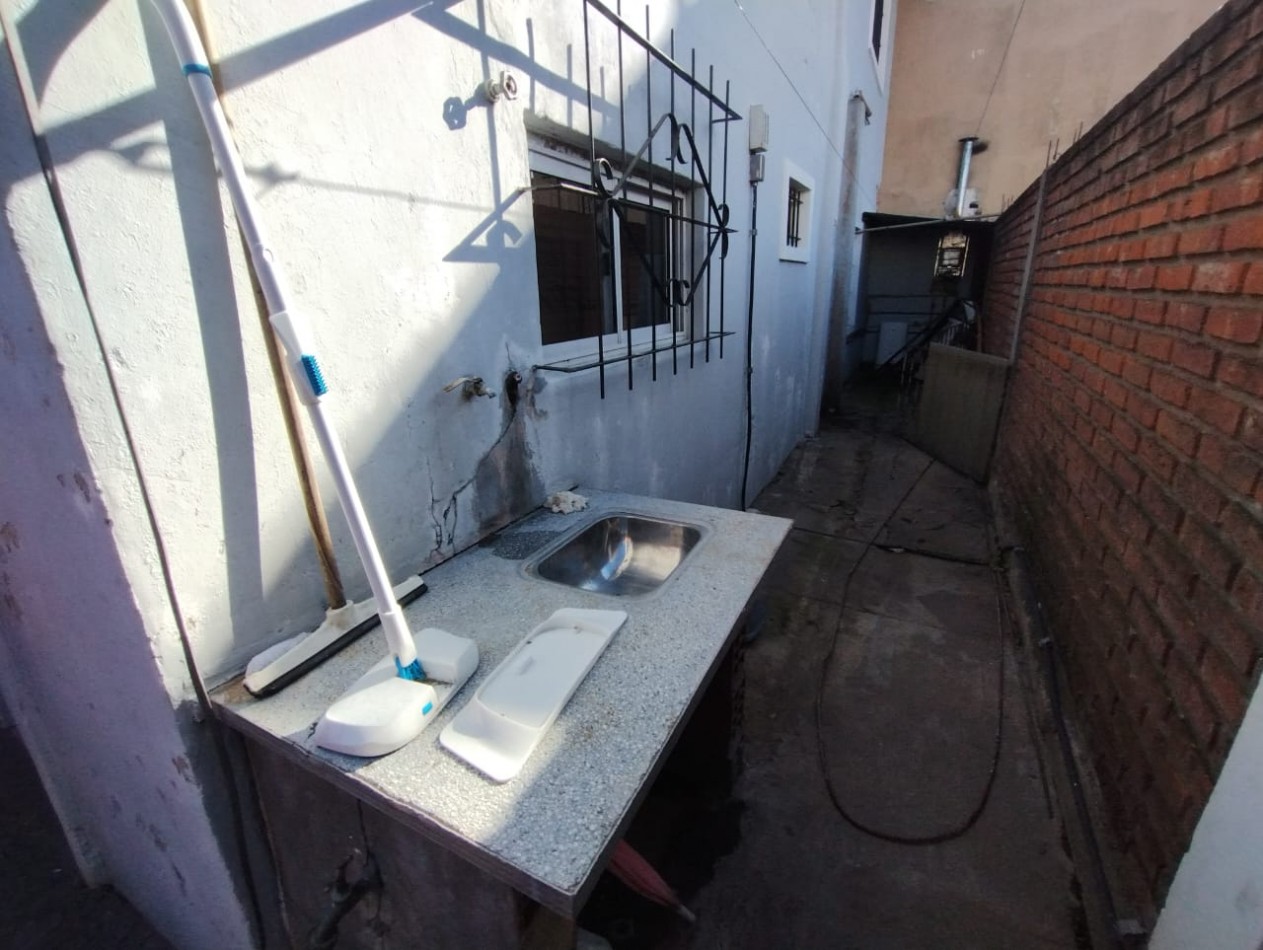 DUPLEX 3 AMB. C/ ENTRADA VEHICULAR Y GALPON CERRADO