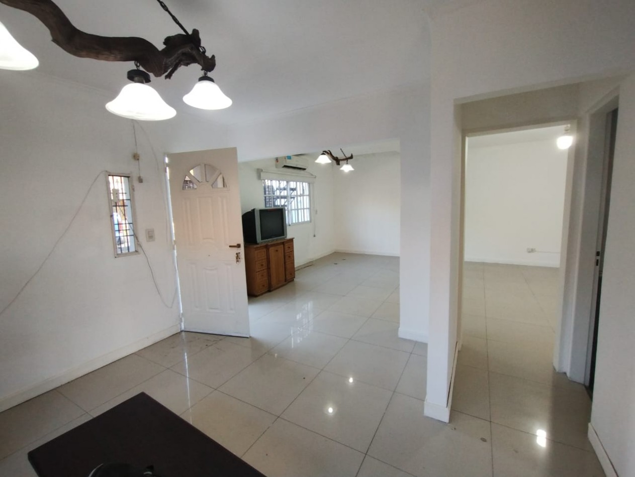 DUPLEX 3 AMB. C/ ENTRADA VEHICULAR Y GALPON CERRADO