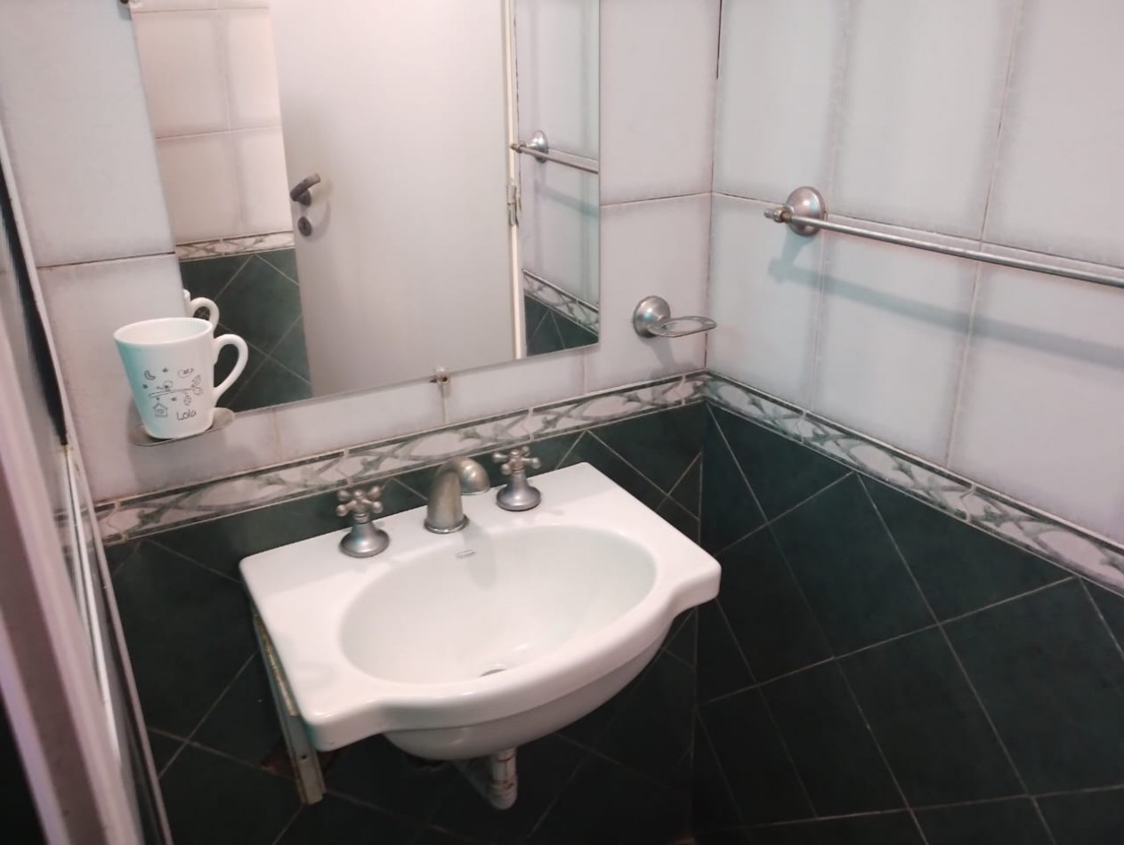 DUPLEX 3 AMB. C/ ENTRADA VEHICULAR Y GALPON CERRADO