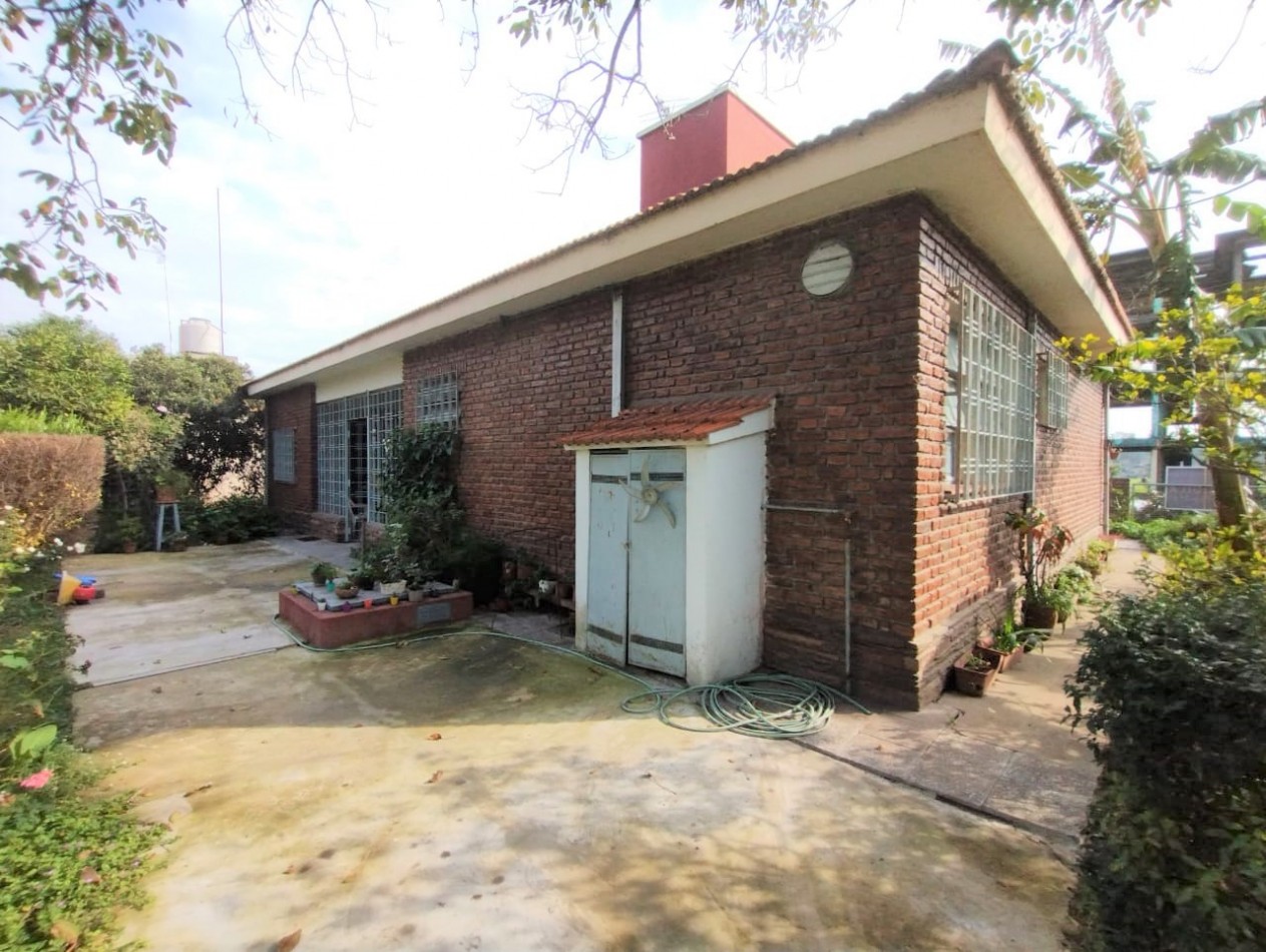 CHALET 3 AMB. AMPLIOS PARQUE VILLA DE MAYO ( FRENTE AL CORREDOR ROSSI)