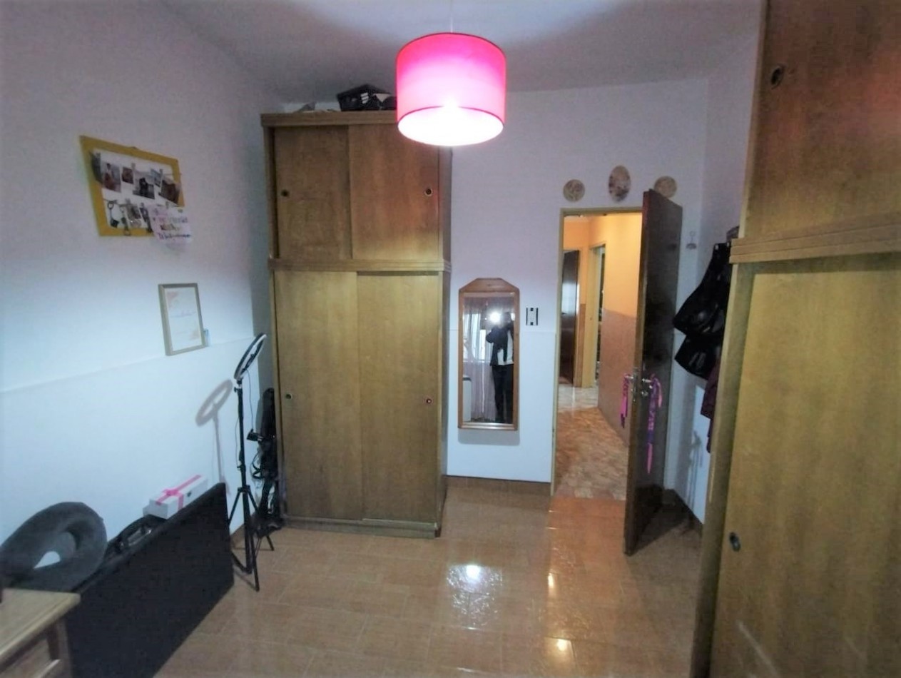 CASA 4 AMB. C/ ENTRADA 2 VEHICULOS/ GALERIA CUBIIERTA/ FONDO LIBRE
