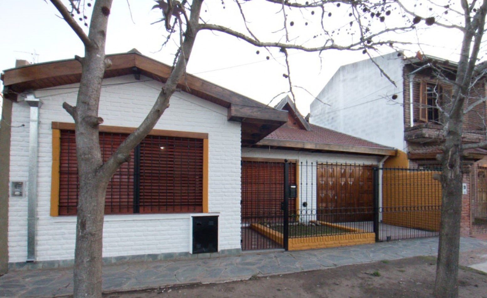 CHALET 3 AMB. GARAGE 2 VEHICULOS/ PATIO