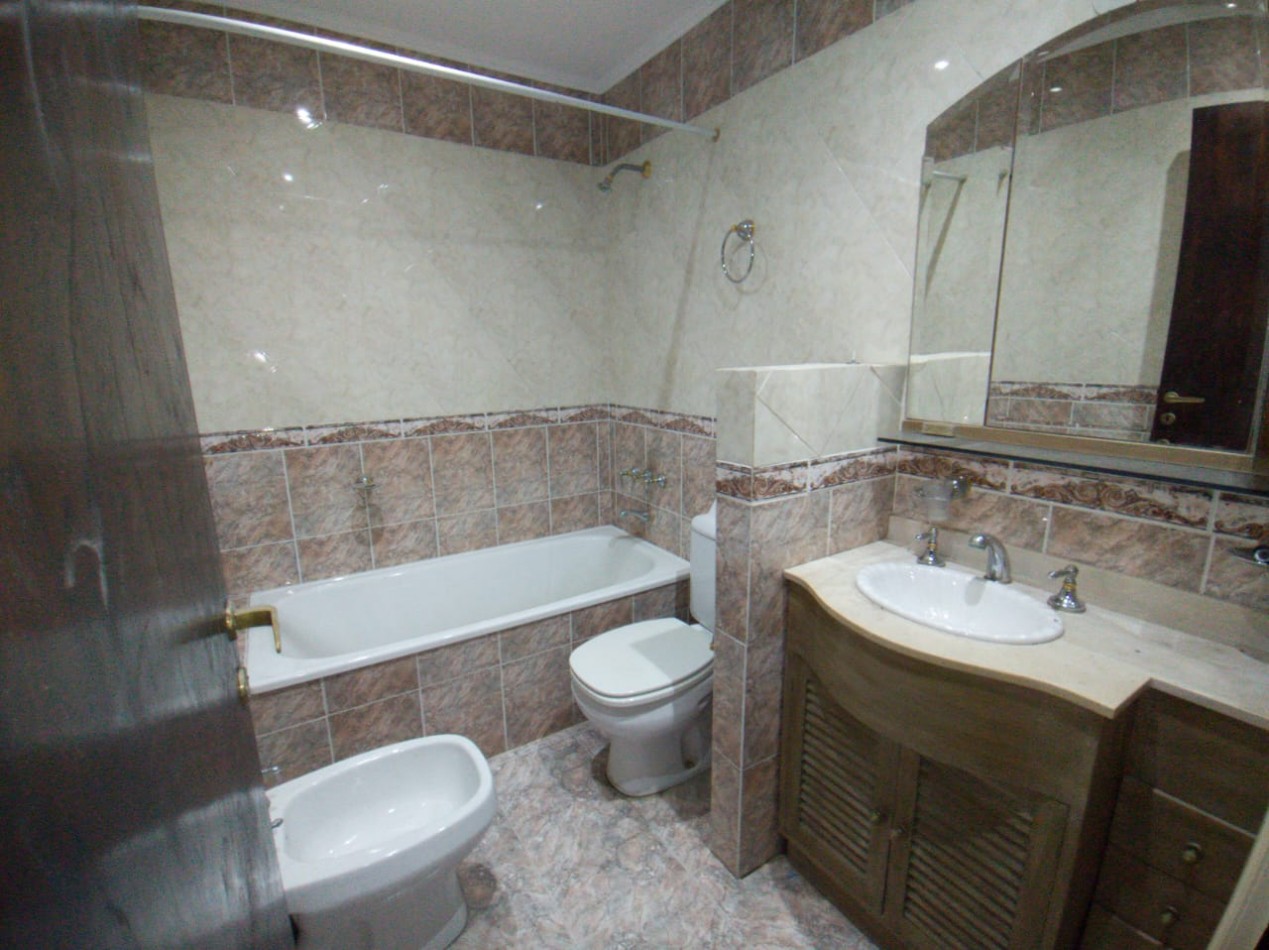CHALET 3 AMB. GARAGE 2 VEHICULOS/ PATIO