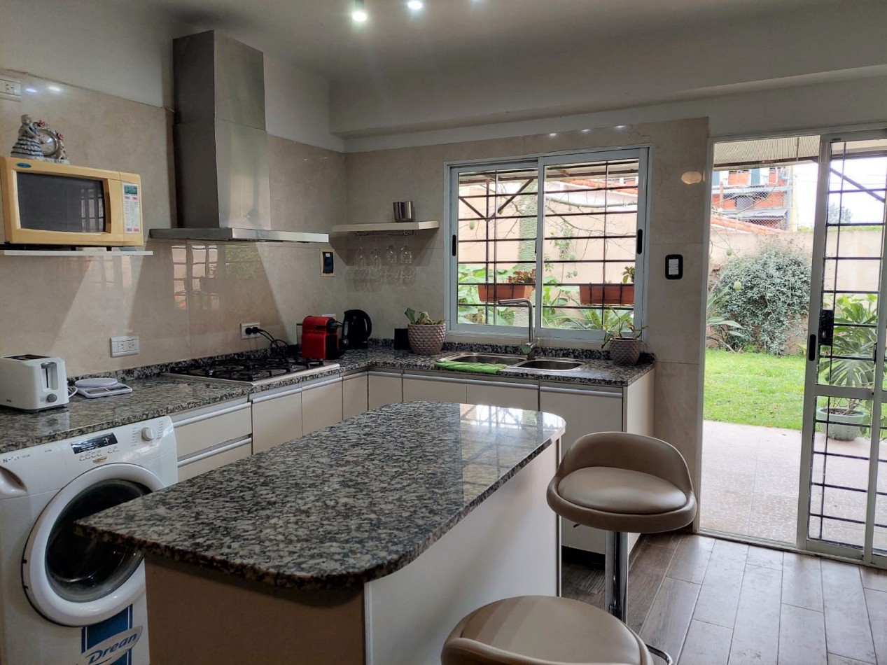 CASA 4 AMB. JARDIN Y COCHERA ( DON TORCUATO)