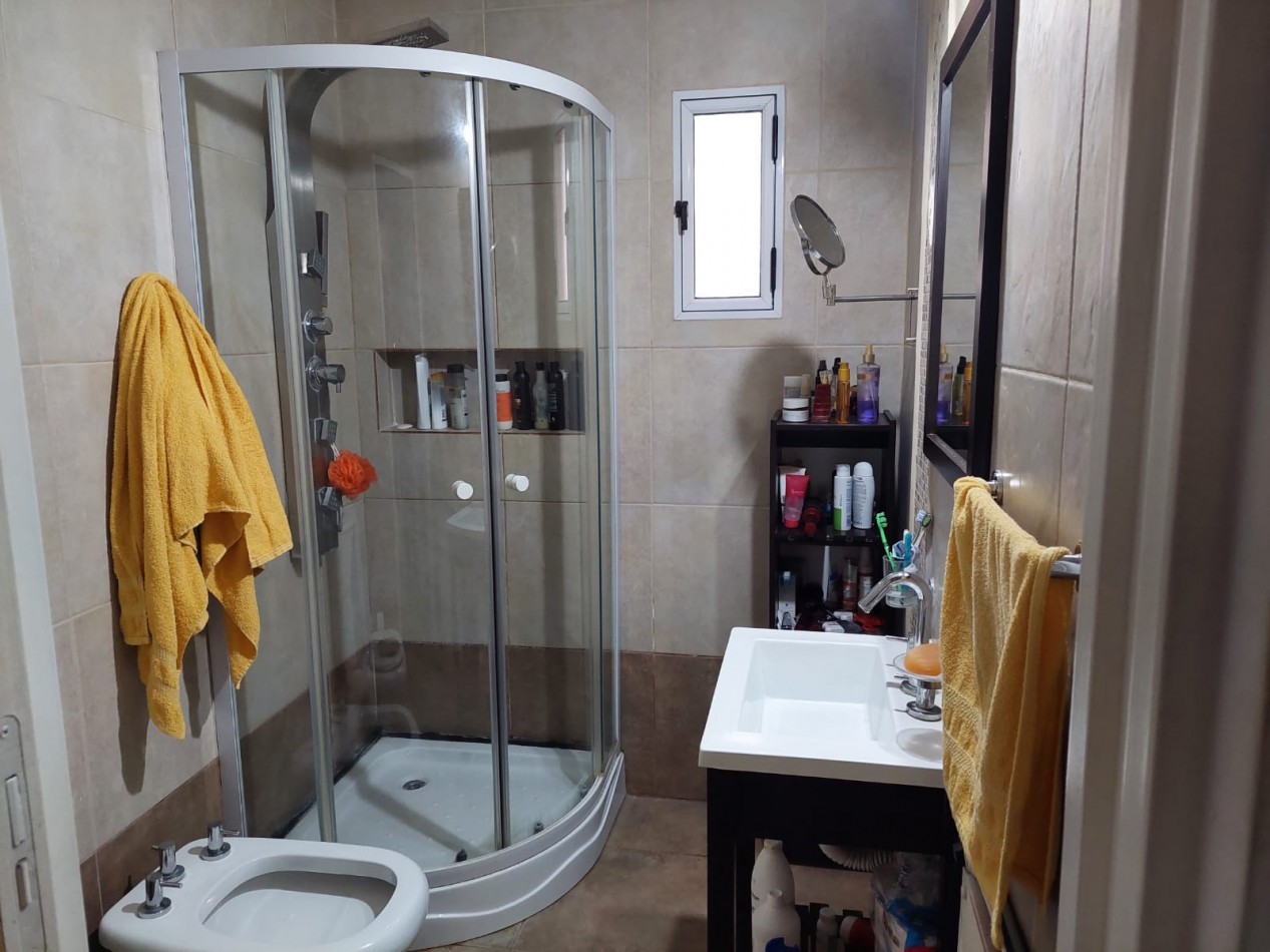 CASA 4 AMB. JARDIN Y COCHERA ( DON TORCUATO)