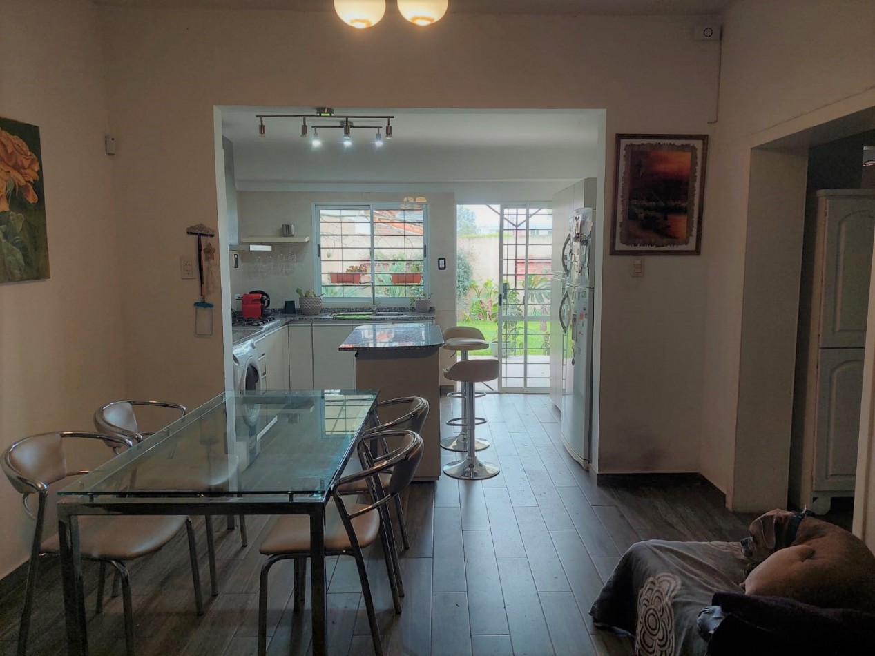CASA 4 AMB. JARDIN Y COCHERA ( DON TORCUATO)