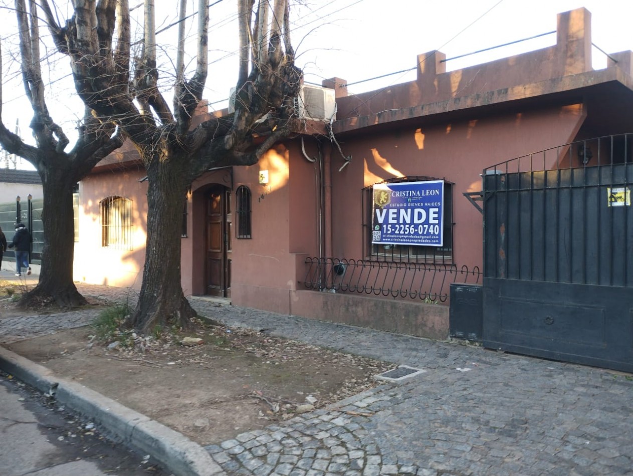 CASA 4 AMB. JARDIN Y COCHERA ( DON TORCUATO)