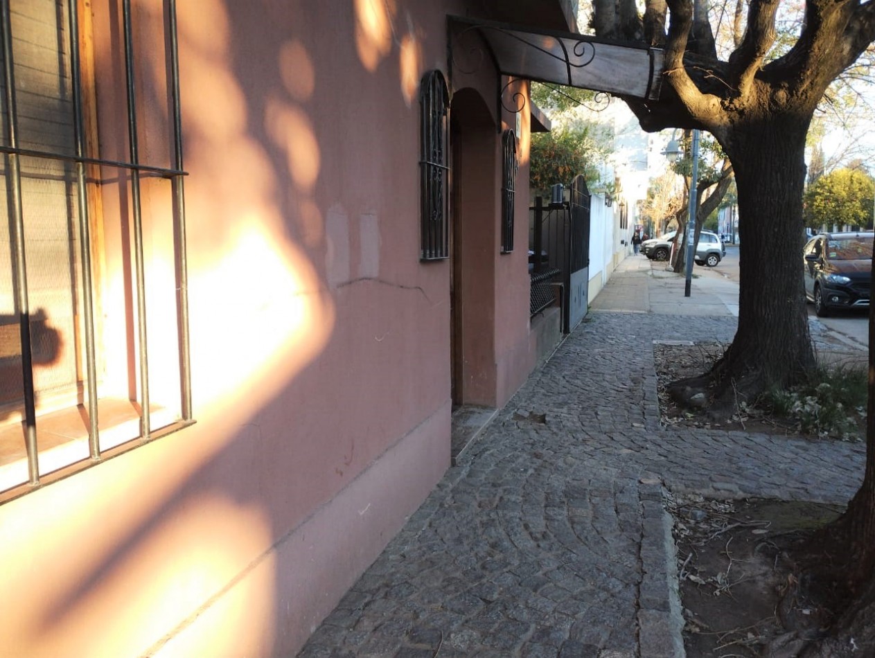 CASA 4 AMB. JARDIN Y COCHERA ( DON TORCUATO)
