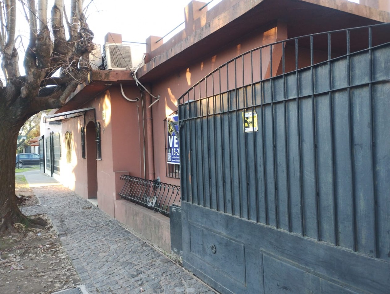 CASA 4 AMB. JARDIN Y COCHERA ( DON TORCUATO)