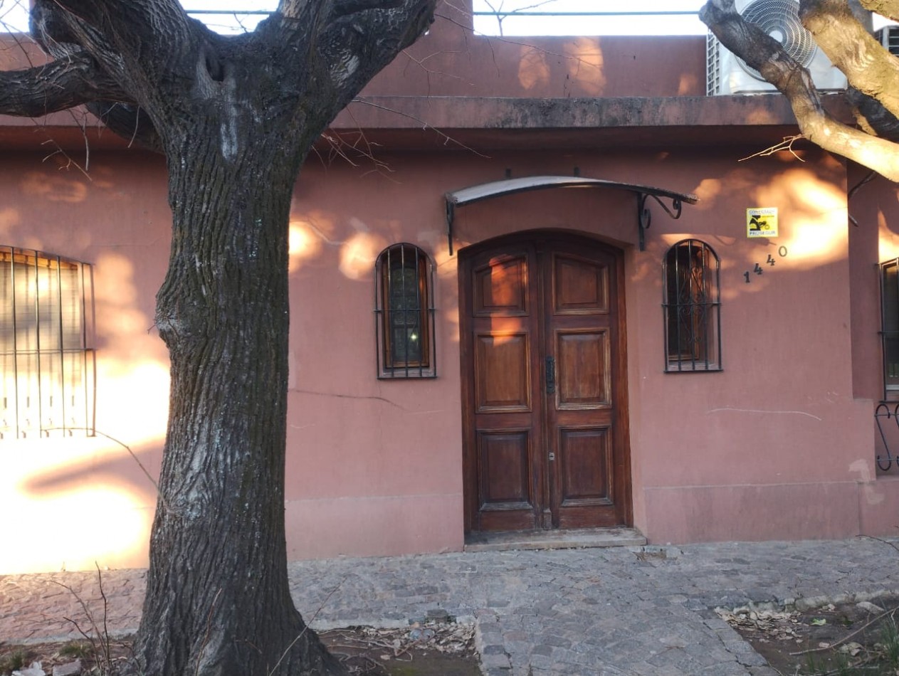 CASA 4 AMB. JARDIN Y COCHERA ( DON TORCUATO)
