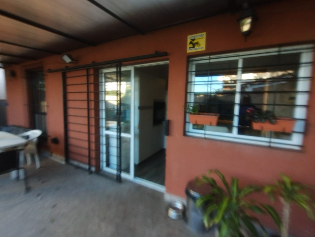 CASA 4 AMB. JARDIN Y COCHERA ( DON TORCUATO)