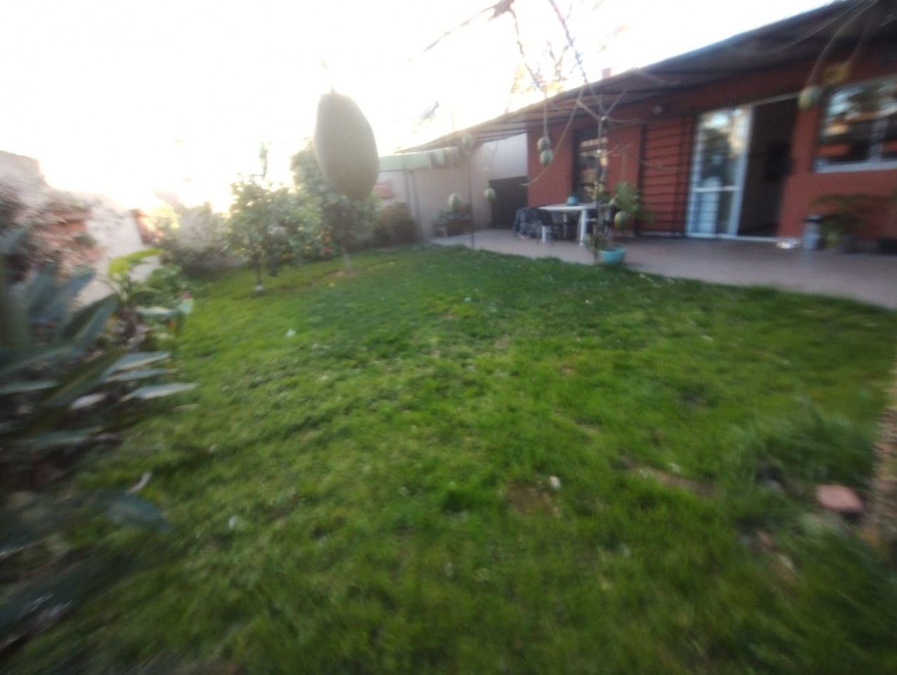 CASA 4 AMB. JARDIN Y COCHERA ( DON TORCUATO)