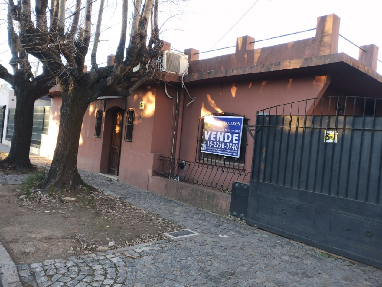 CASA 4 AMB. JARDIN Y COCHERA ( DON TORCUATO)