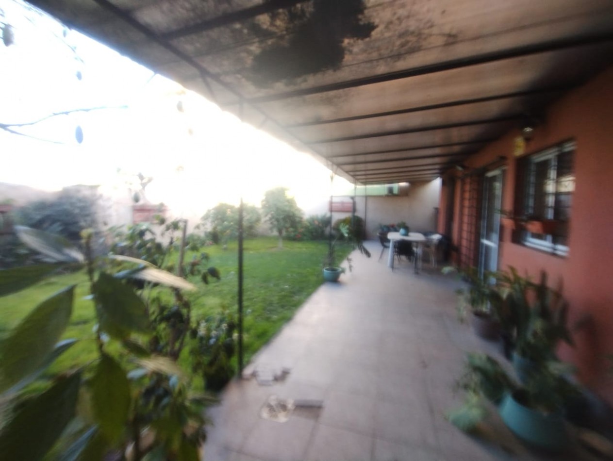 CASA 4 AMB. JARDIN Y COCHERA ( DON TORCUATO)
