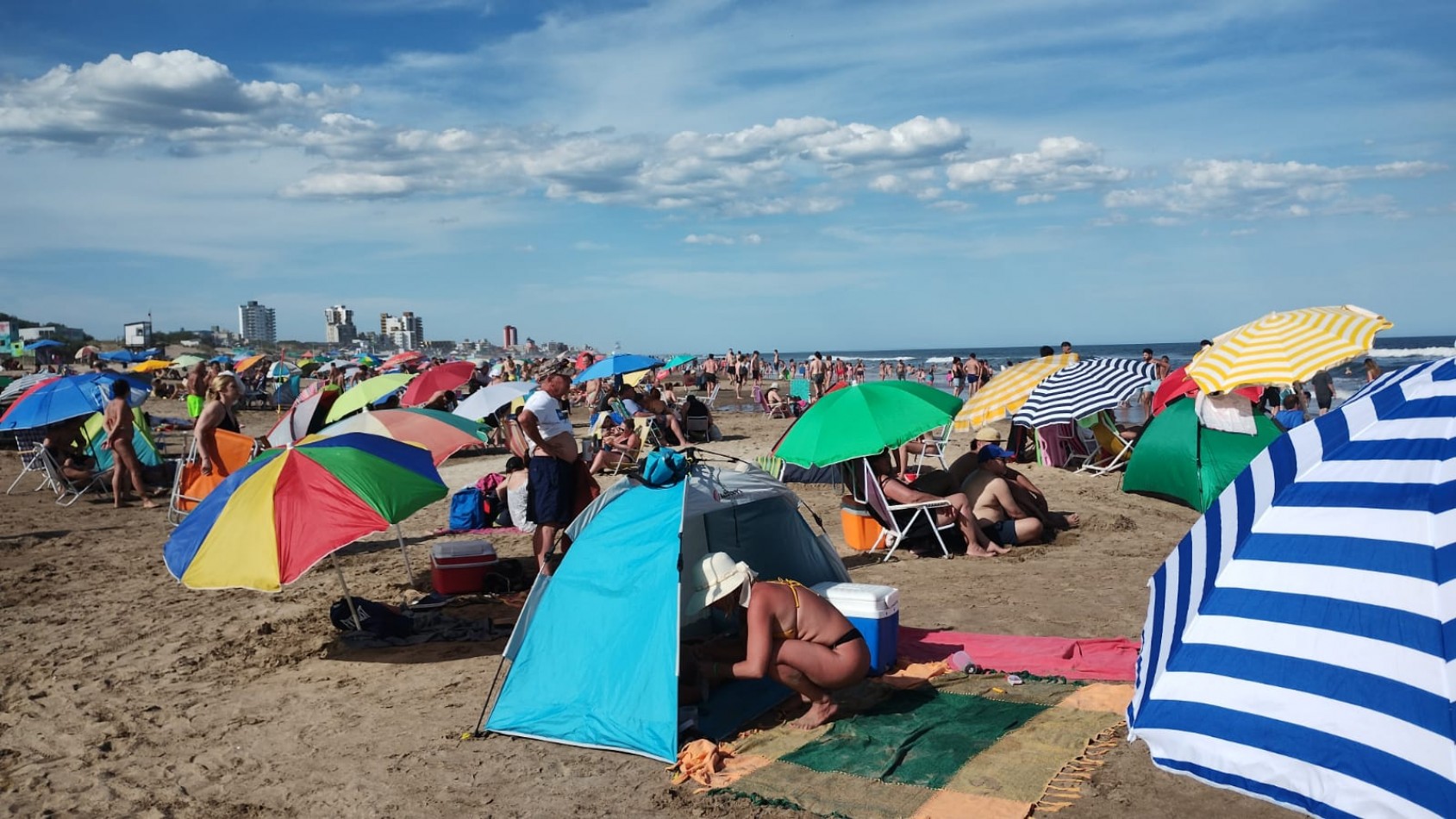 VACACIONES!!! EN VILLA GESELL DEPTO. 3 AMB. AMPLIOS