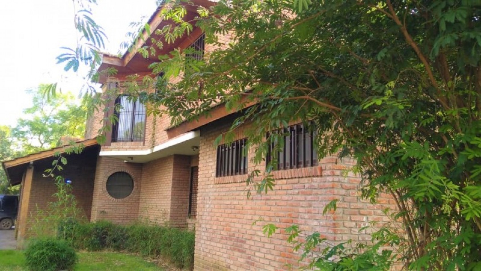 CASA QUINTA 5 AMB. PARQUE/PISCINA (BARRIO LOS NOGALES)