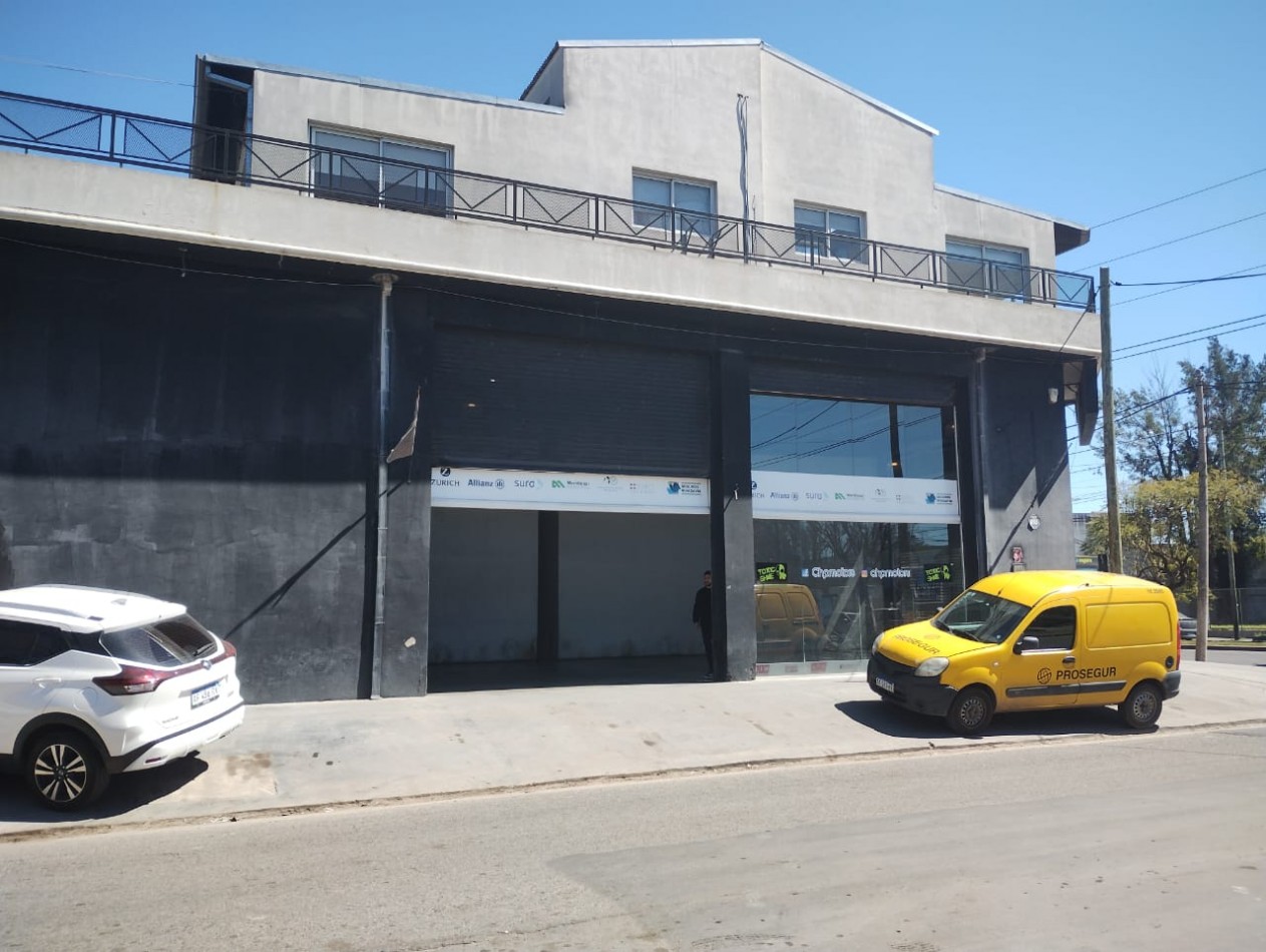 LOCAL ESQUINA 200 M2 C/ ENTREPISO (SOBRE RUTA NAC. 197)