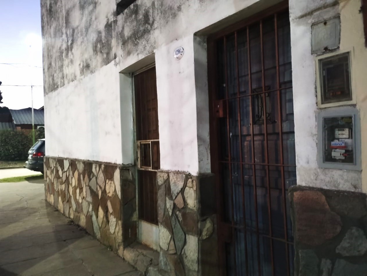 CASA DE 3 AMB. 2 PLANTAS C/ 2 LOCALES
