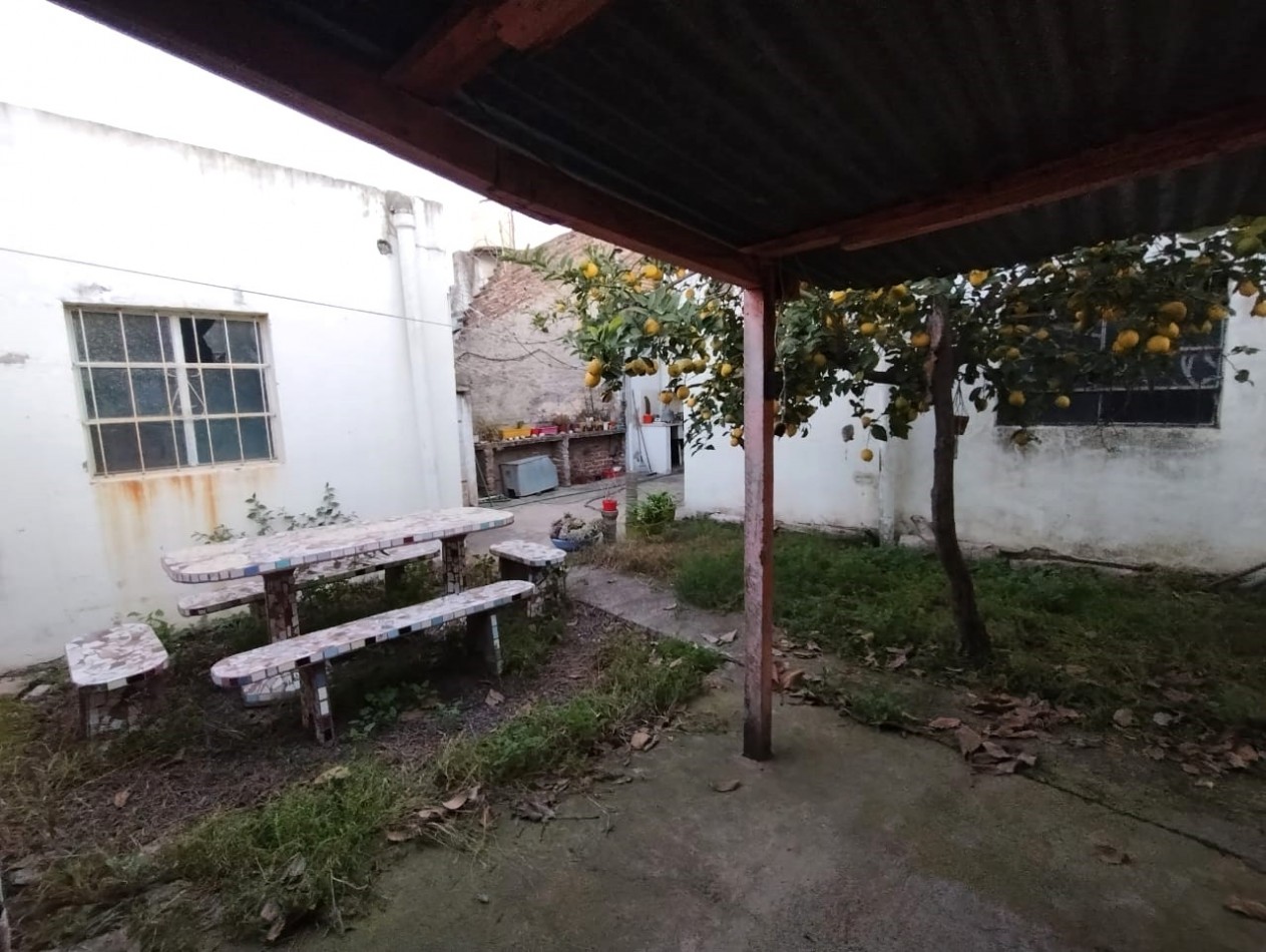CASA DE 3 AMB. 2 PLANTAS C/ 2 LOCALES