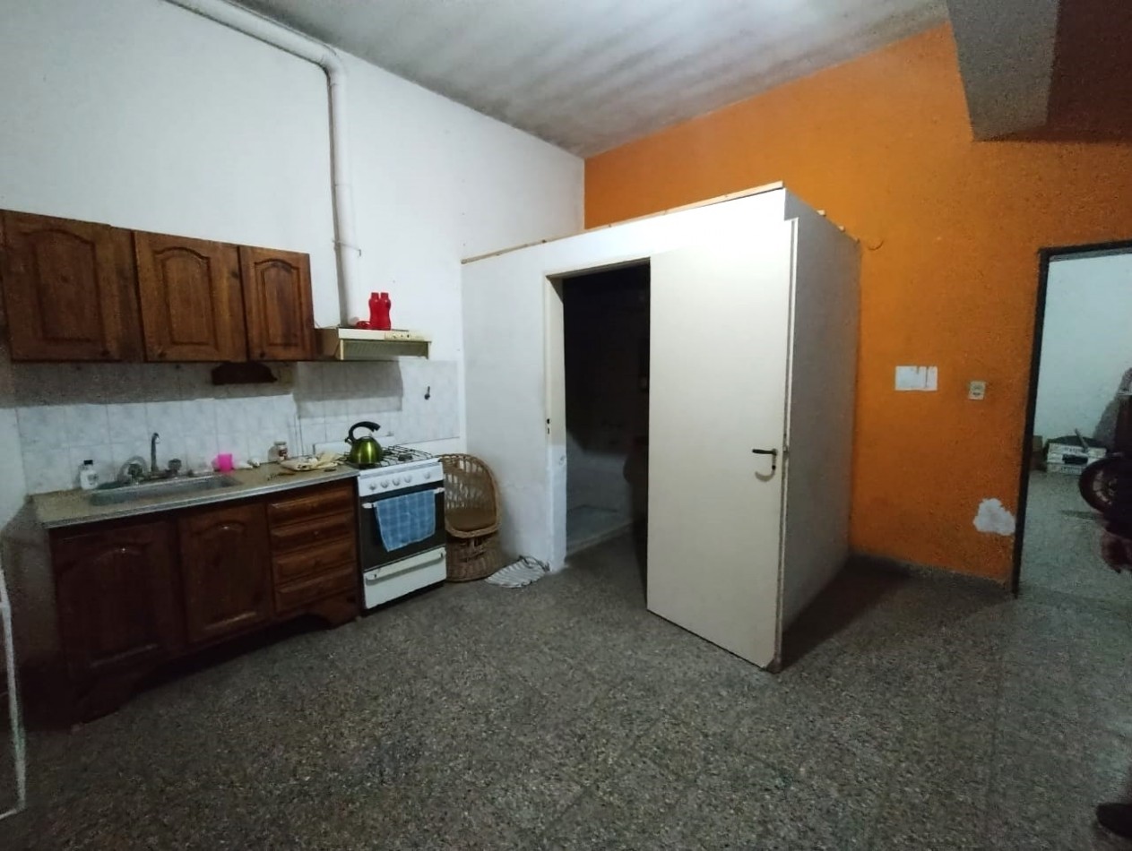 CASA DE 3 AMB. 2 PLANTAS C/ 2 LOCALES