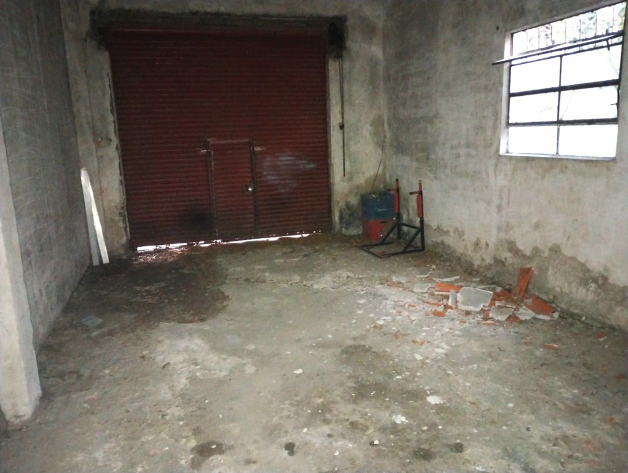 CASA DE 3 AMB. 2 PLANTAS C/ 2 LOCALES