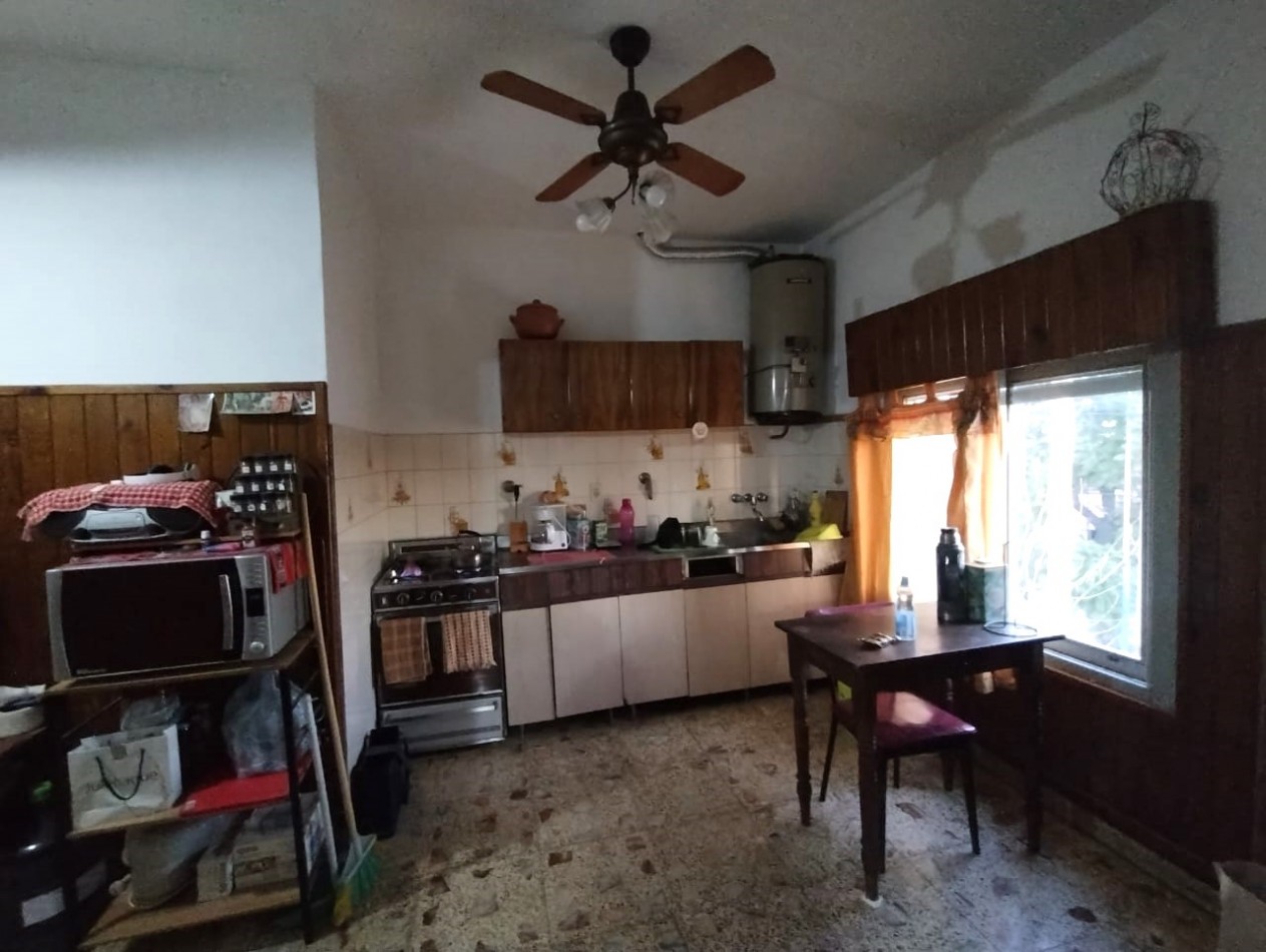 CASA DE 3 AMB. 2 PLANTAS C/ 2 LOCALES