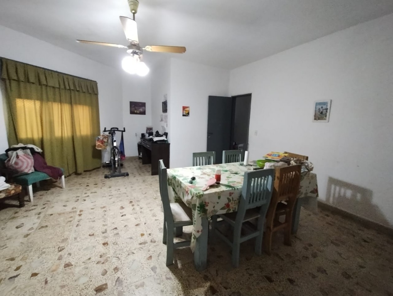 CASA DE 3 AMB. 2 PLANTAS C/ 2 LOCALES