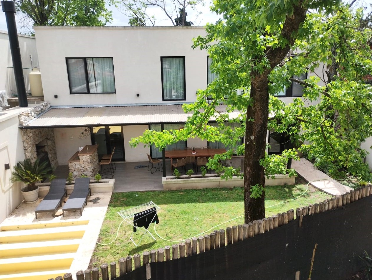 CASA 4 AMB. C/ JARDIN Y PILETA (COUNTRY C.U.B.A)