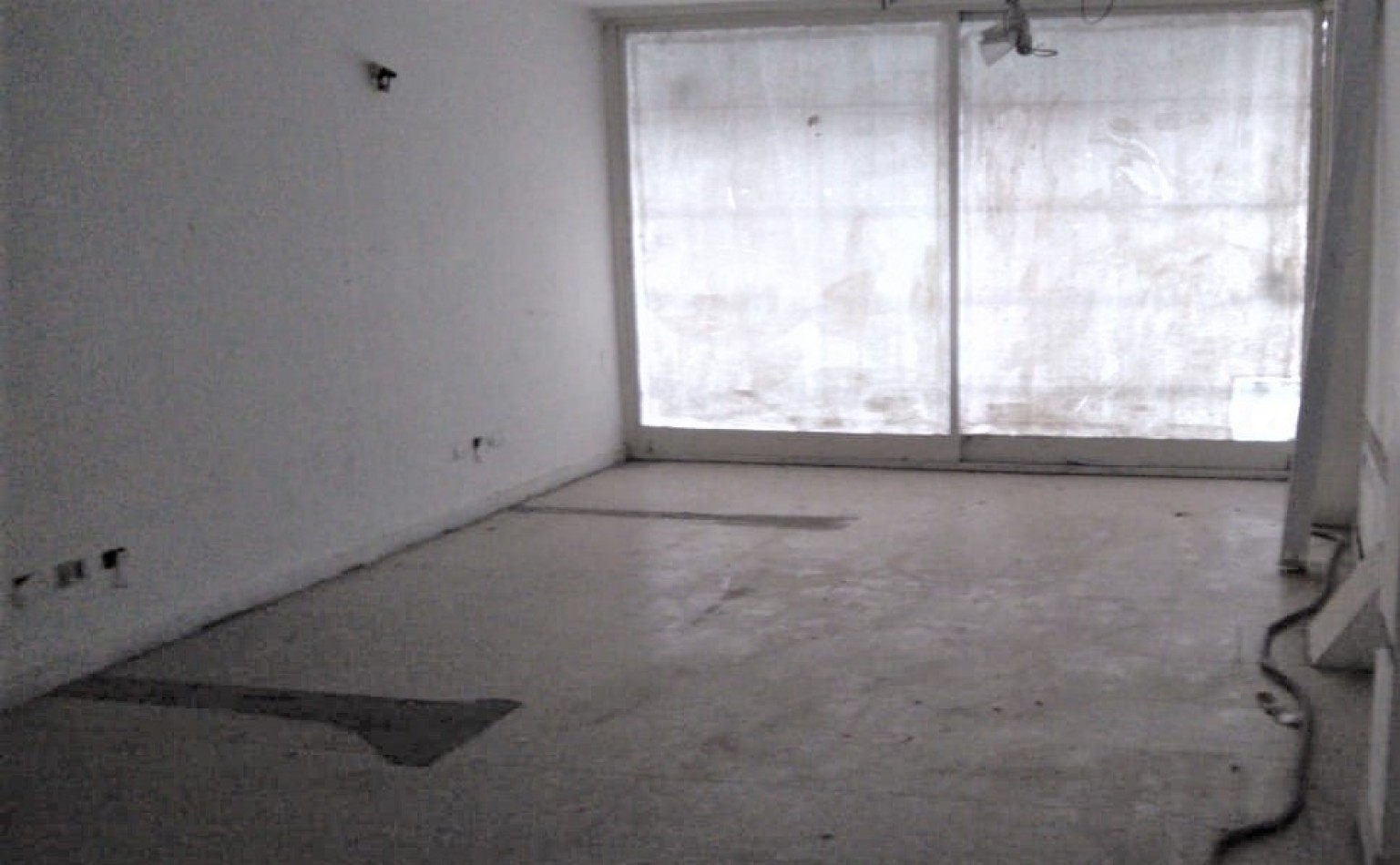 LOCAL 100 M2 (CTRO. SAN MIGUEL) FTE. A LA PLAZA