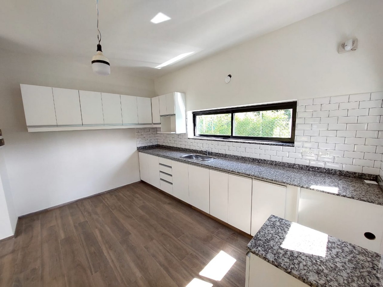 EXCELENTE CASA 3 AMBIENTES A ESTRENAR
