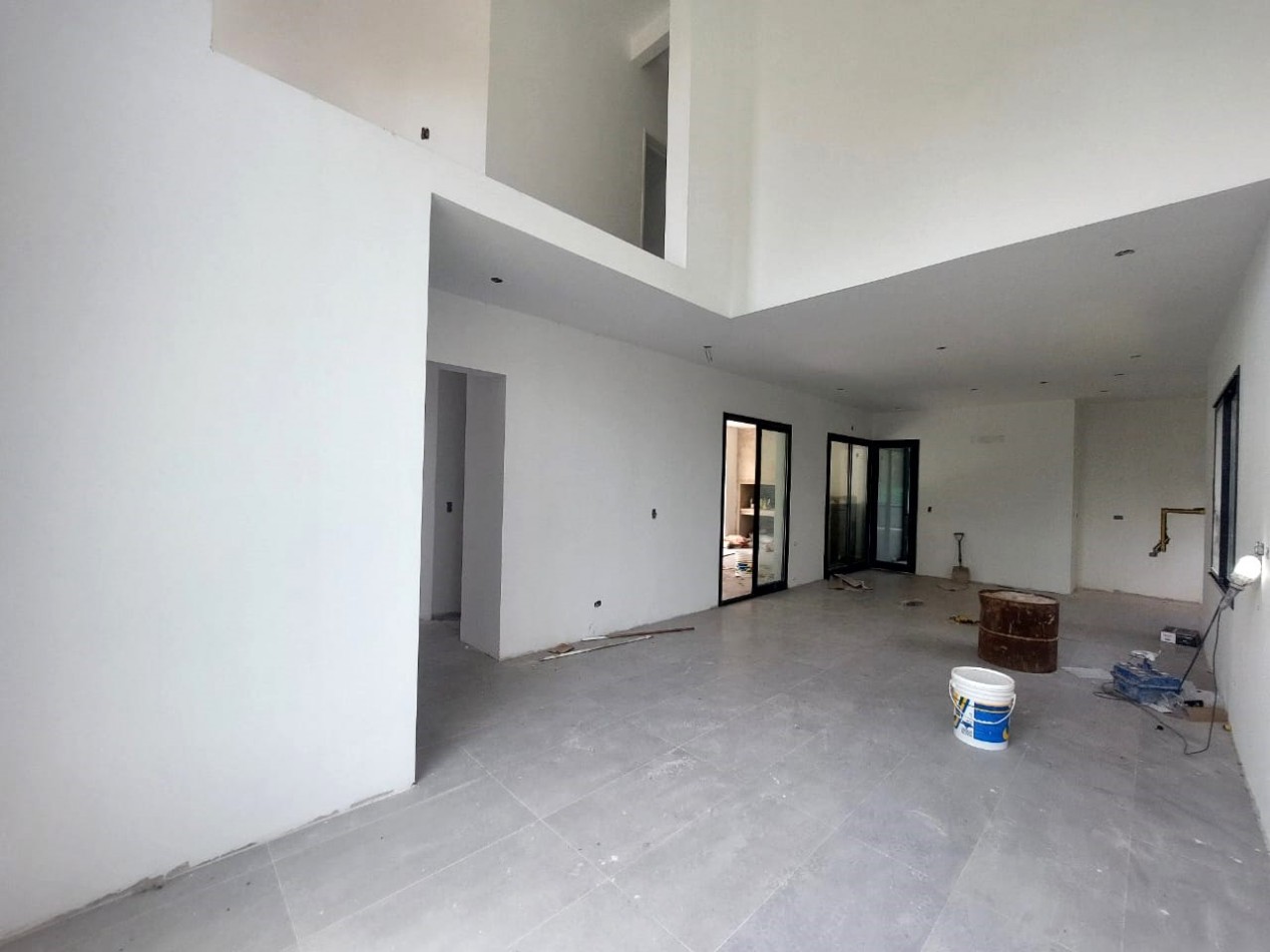 CASA 4 AMB. DOS PLANTAS EN CONSTRUCCION (BARRIO CERRADO MAGNA)