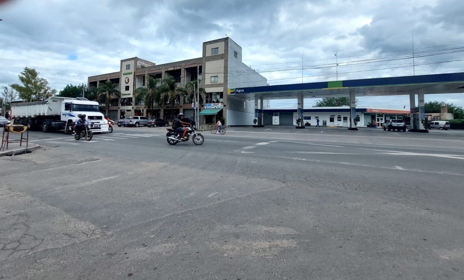 DEPARTAMENTO 2 AMB. CONTRA FRENTE A ESTRENAR C/ ENTRADA DE AUTO