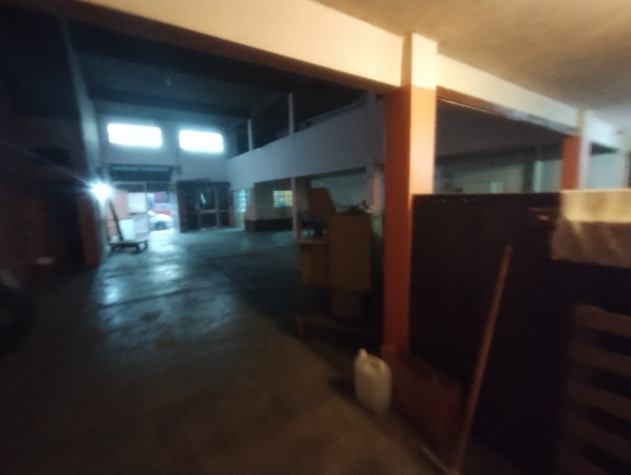 GALPON 250 M2. (A METROS ESTACION ING. ADOLFO SOURDEAUX)