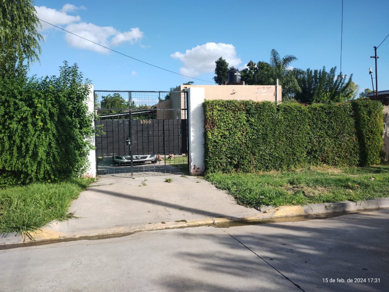 CASA AMERICANA 3 AMB. C/JARDIN Y COCHERA