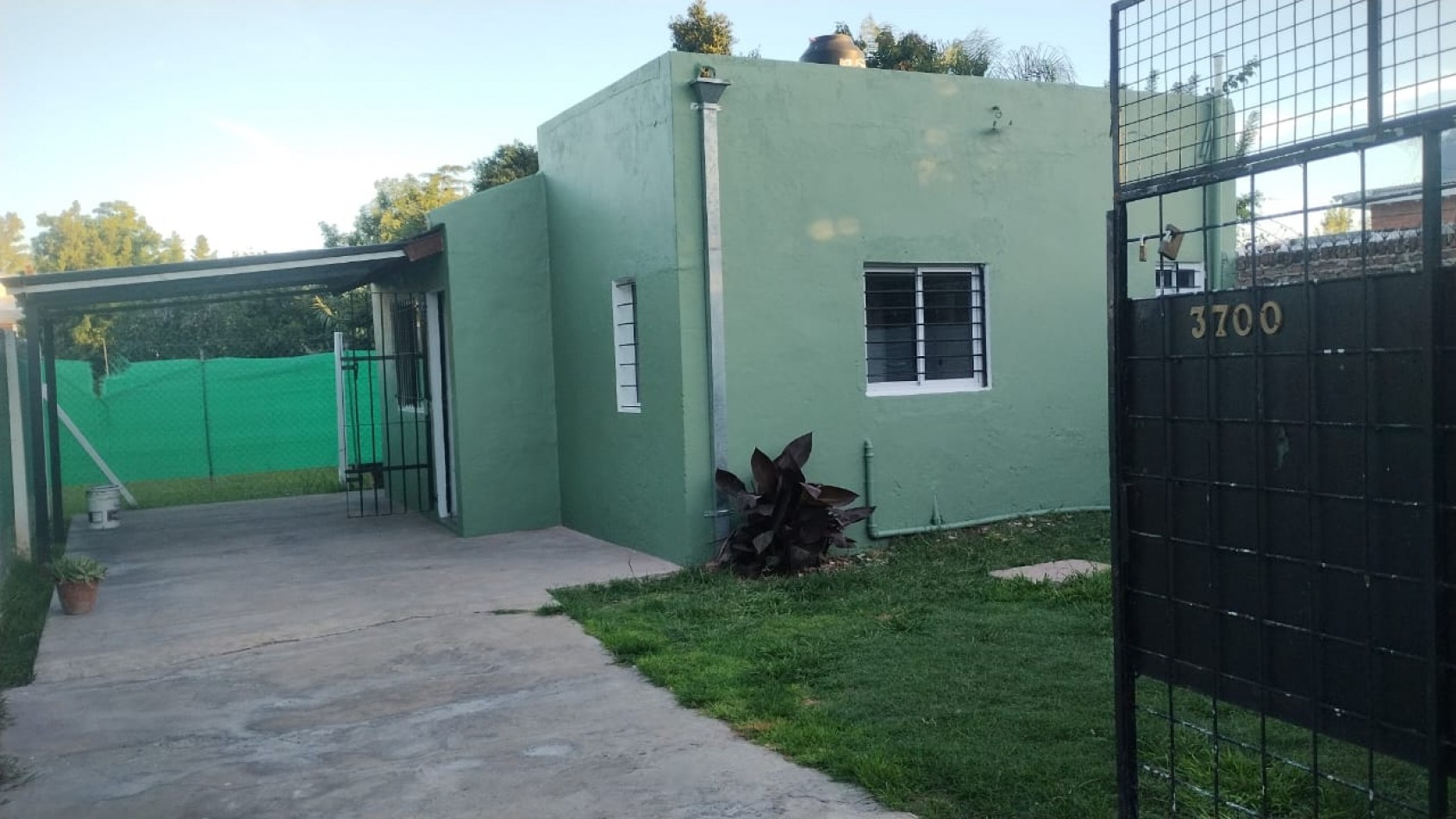 CASA AMERICANA 3 AMB. C/JARDIN Y COCHERA