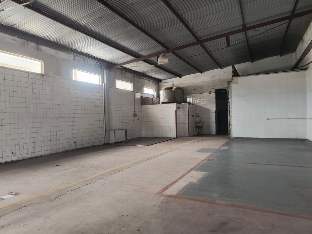 GALPON 290 M2. VILLA DE MAYO