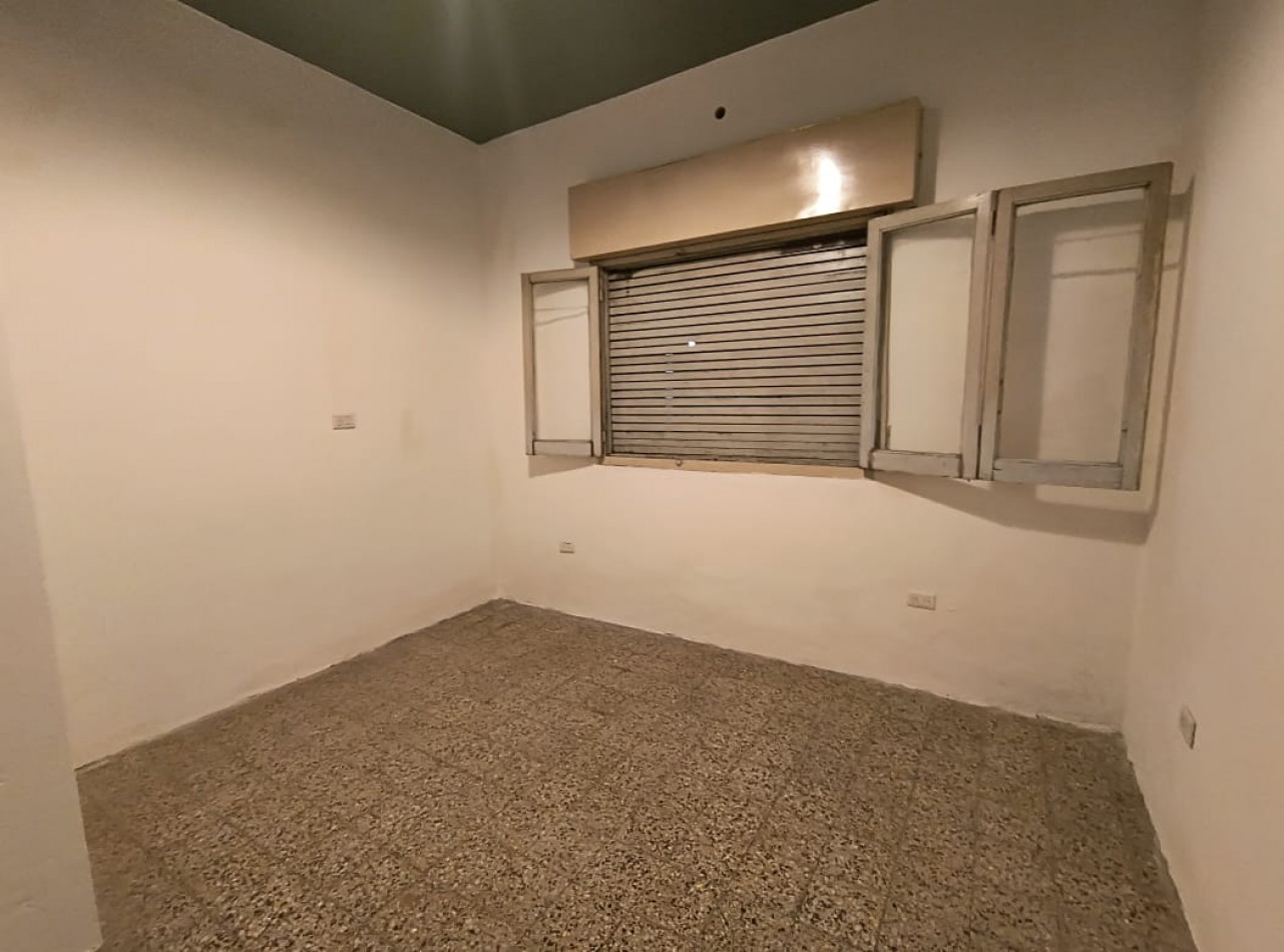 CASA AMERICANA 3 AMB. C/JARDIN Y COCHERA